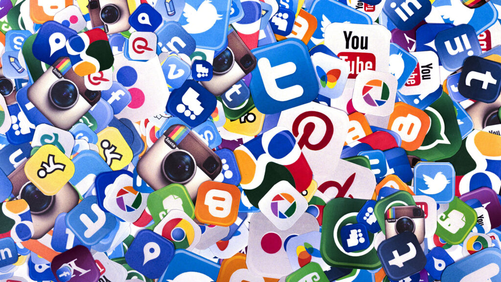 What are the benefits of using social media when looking to advertise your business locally?
